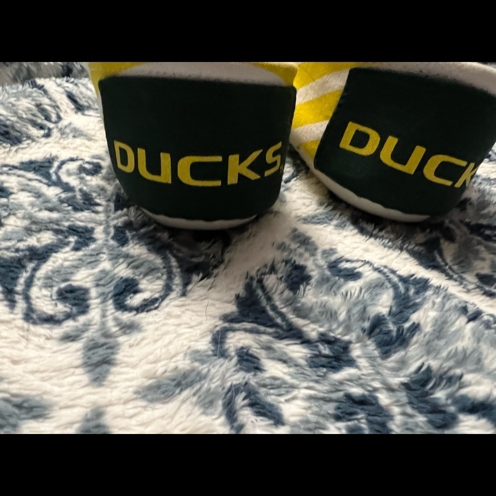 Oregon Ducks SZ M Women’s Shoes 7/8 Slip on Canvas Yellow Green Tom’s look alike - Picture 7 of 11